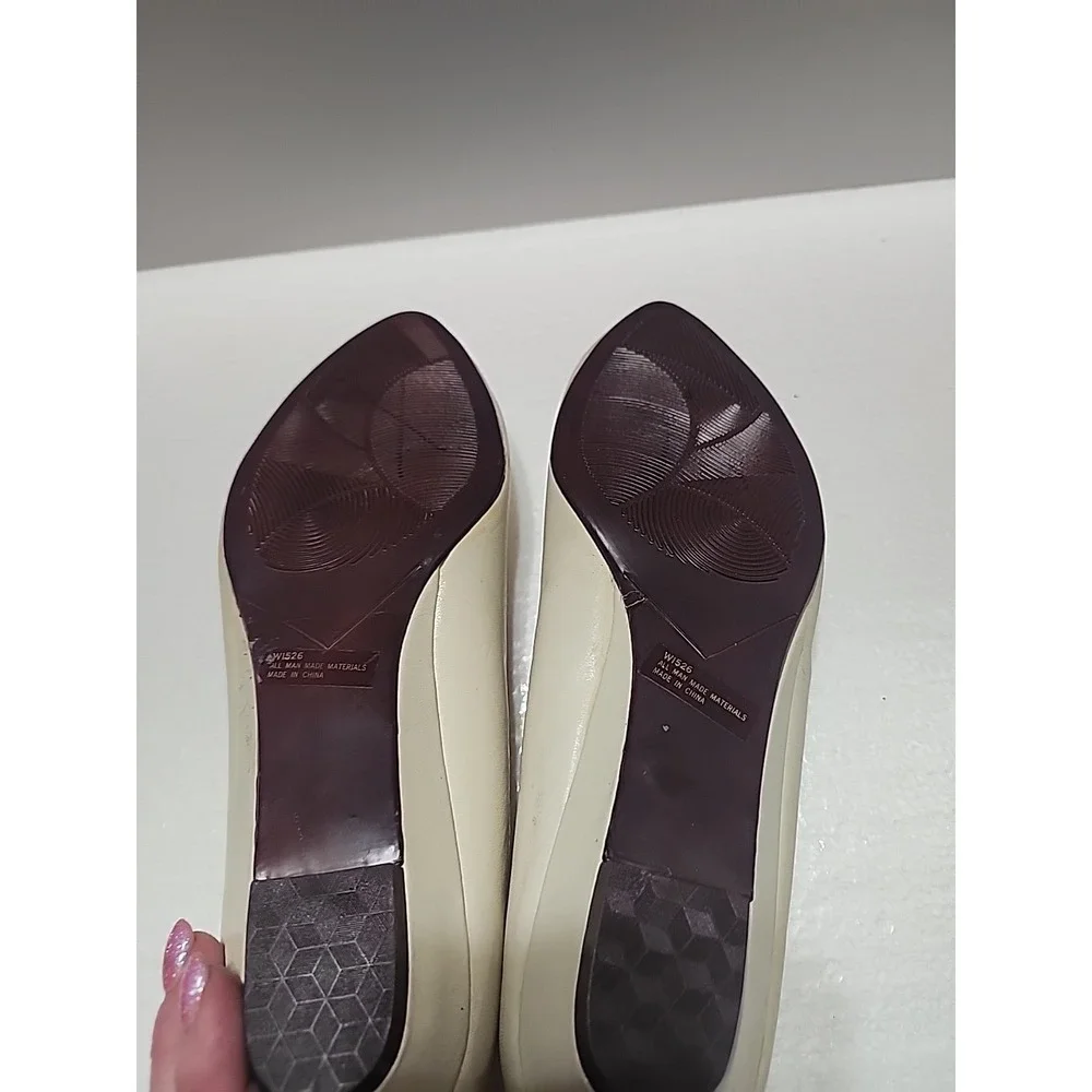 Sassy Beige Flats Size 8w